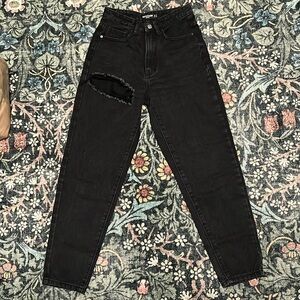 Pretty Little Thing — High Waist — Black Distressed — Straight Leg Fit